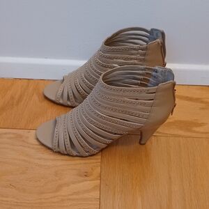 INC International Concepts Tan Heels  Size7.5